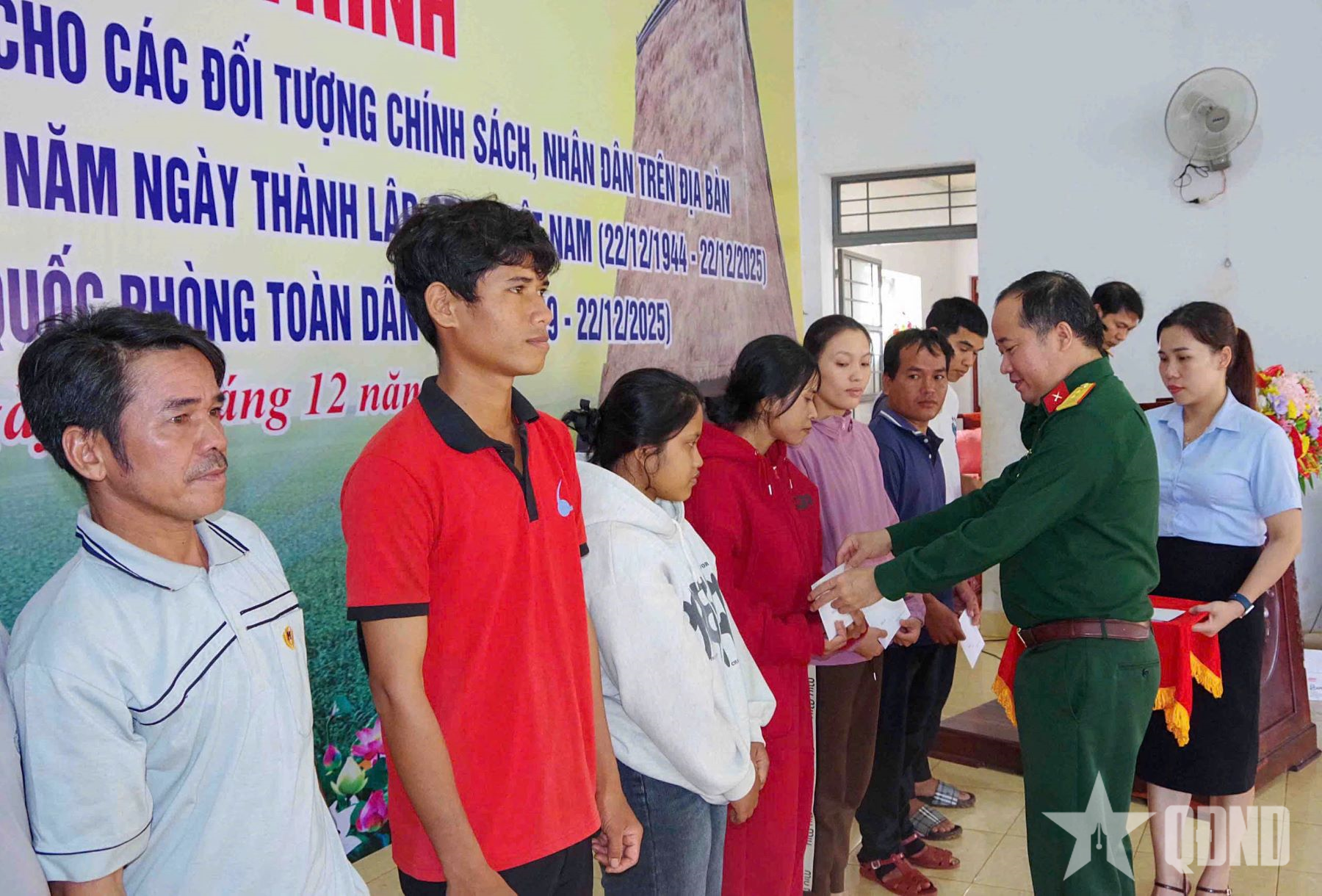 Bệnh viện Quân y 15 và Binh đoàn 15 khám bệnh, cấp thuốc cho người dân Gia Lai